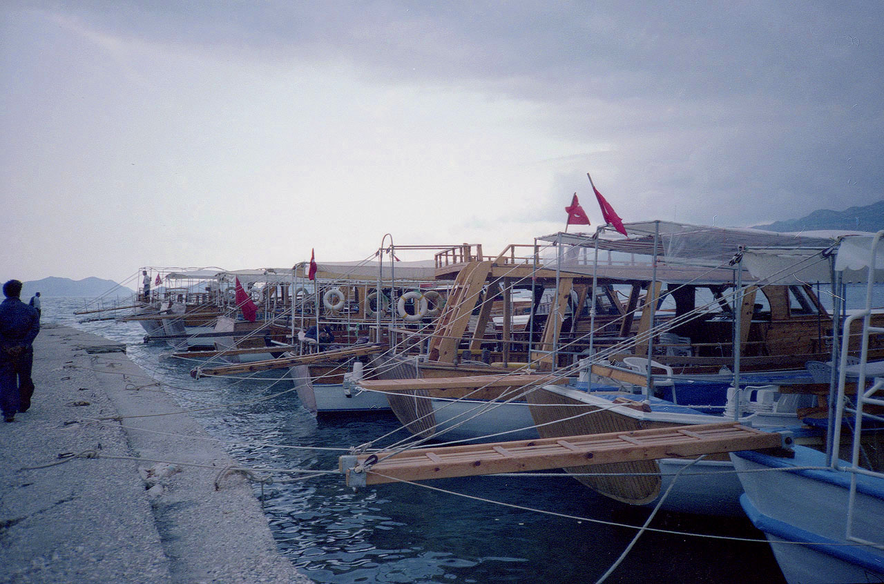 03.04.1993 | Hafen   | Touristenboote im Hafen