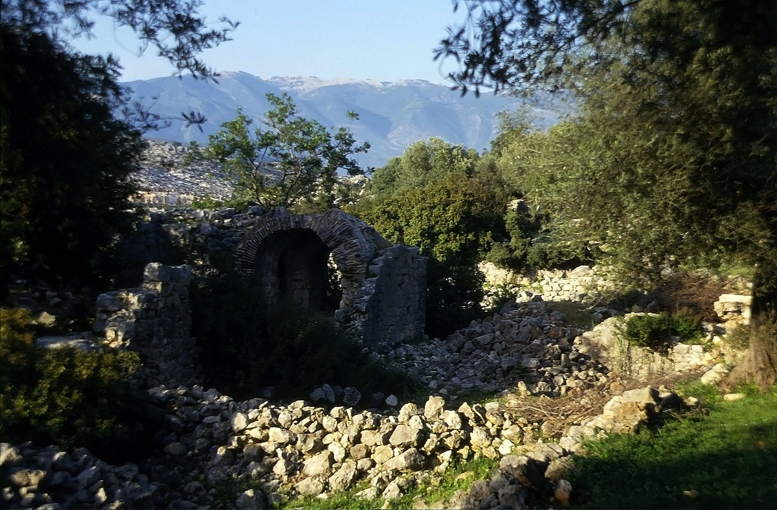 20.04.1993 | Andriake | Reste einer Kirche