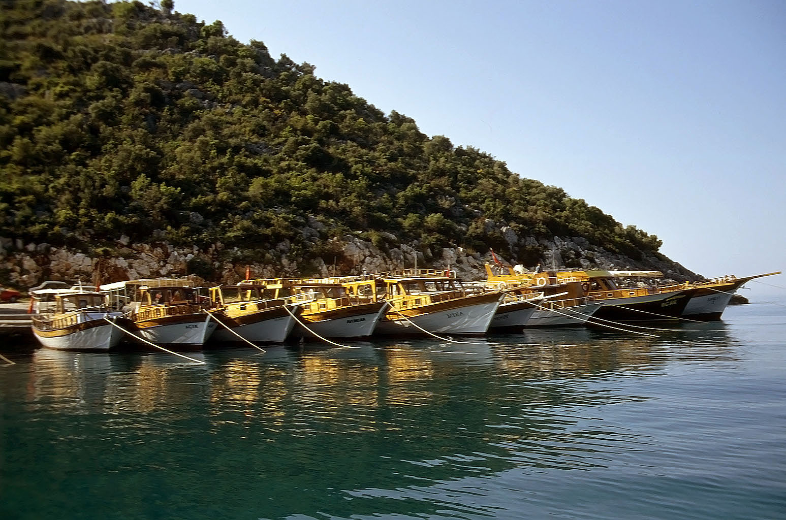 21.04.1993 | Hafen  | Touristenboote im Hafen