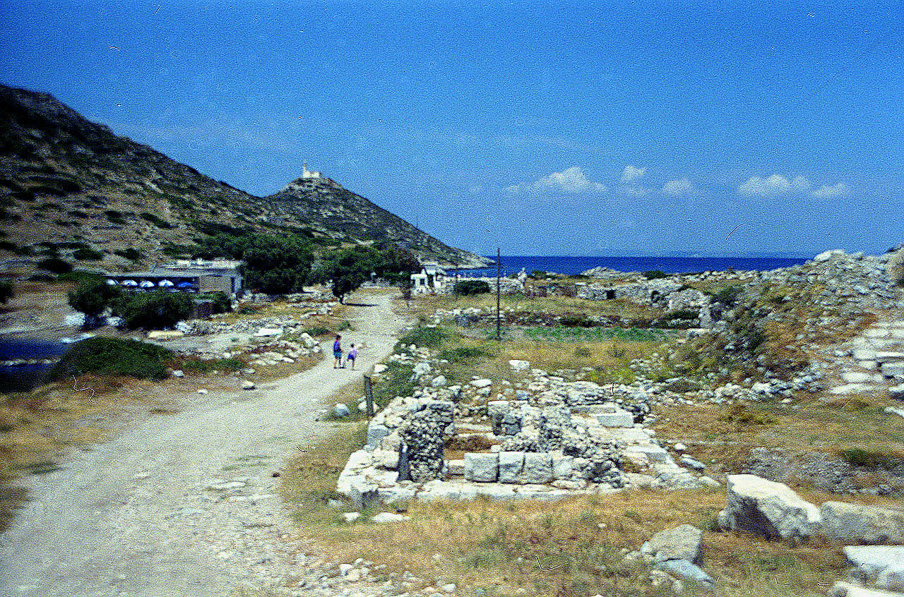 30.05.1996 | Knidos | Zufahrtsstrasse beim Theater mit Leuchtturm