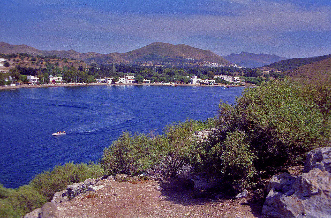 05.06.1996 | Haseninsel | Gümüslük und Hafenbucht mit Bergen