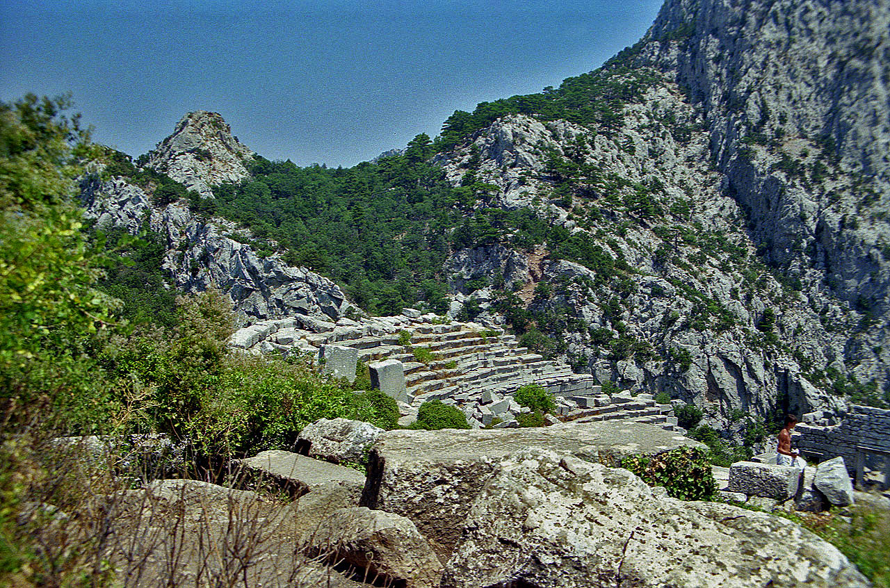 11.08.1991 | Theater   | Sitzreihen vor den Bergen