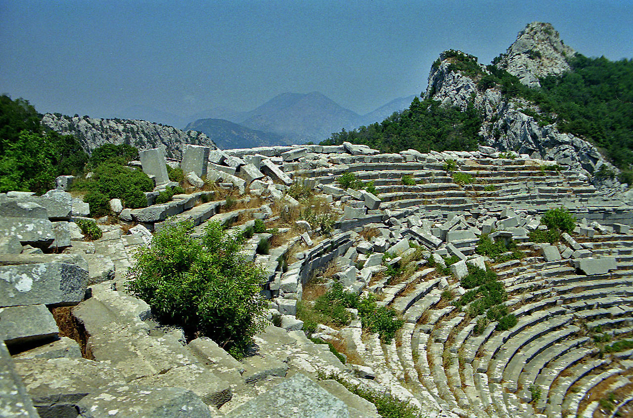 11.08.1991 | Theater   | obere Sitzreihen über Taurus Berge