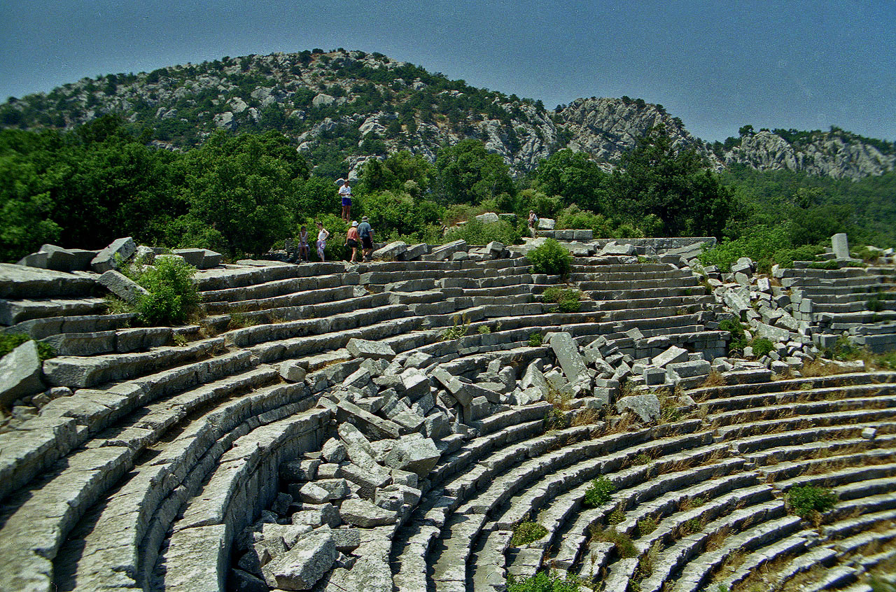 11.08.1991 | Theater   | obere Sitzreihen vor den Bergen