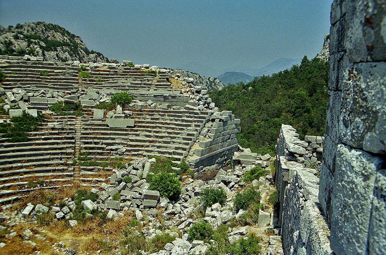 11.08.1991 | Theater   | Bühnenwand und Sitzreihen