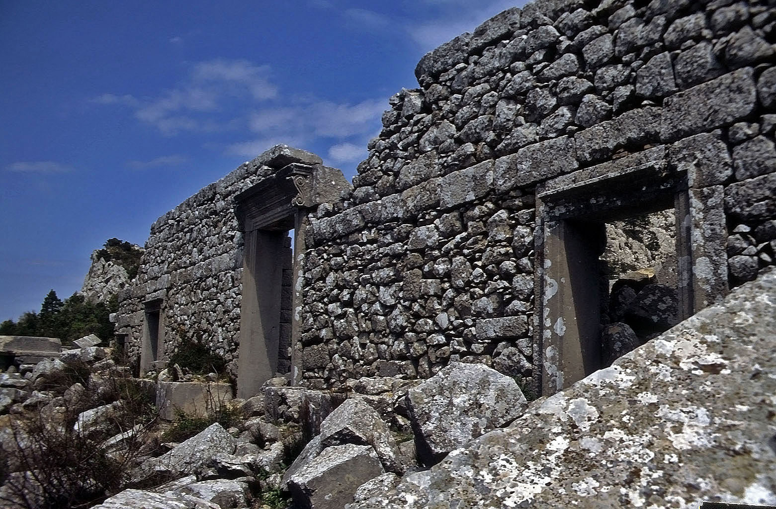 01.05.1993 | Theater   | Bühnenwand mit Toren