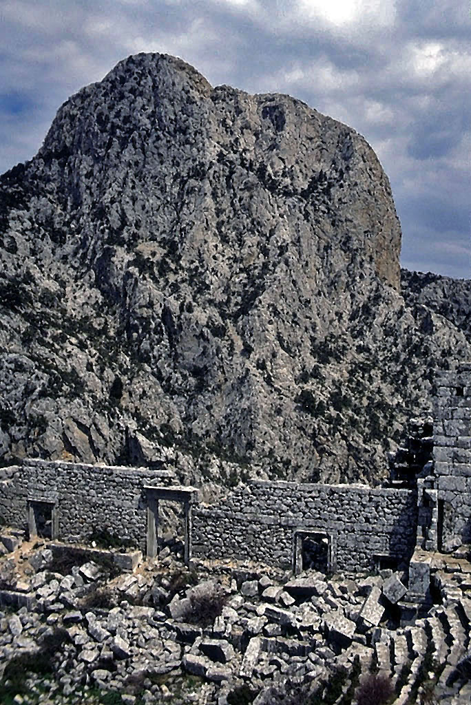 01.05.1993 | Theater   | Sitzreihen, Bühnenwand unterm Solymos Berg