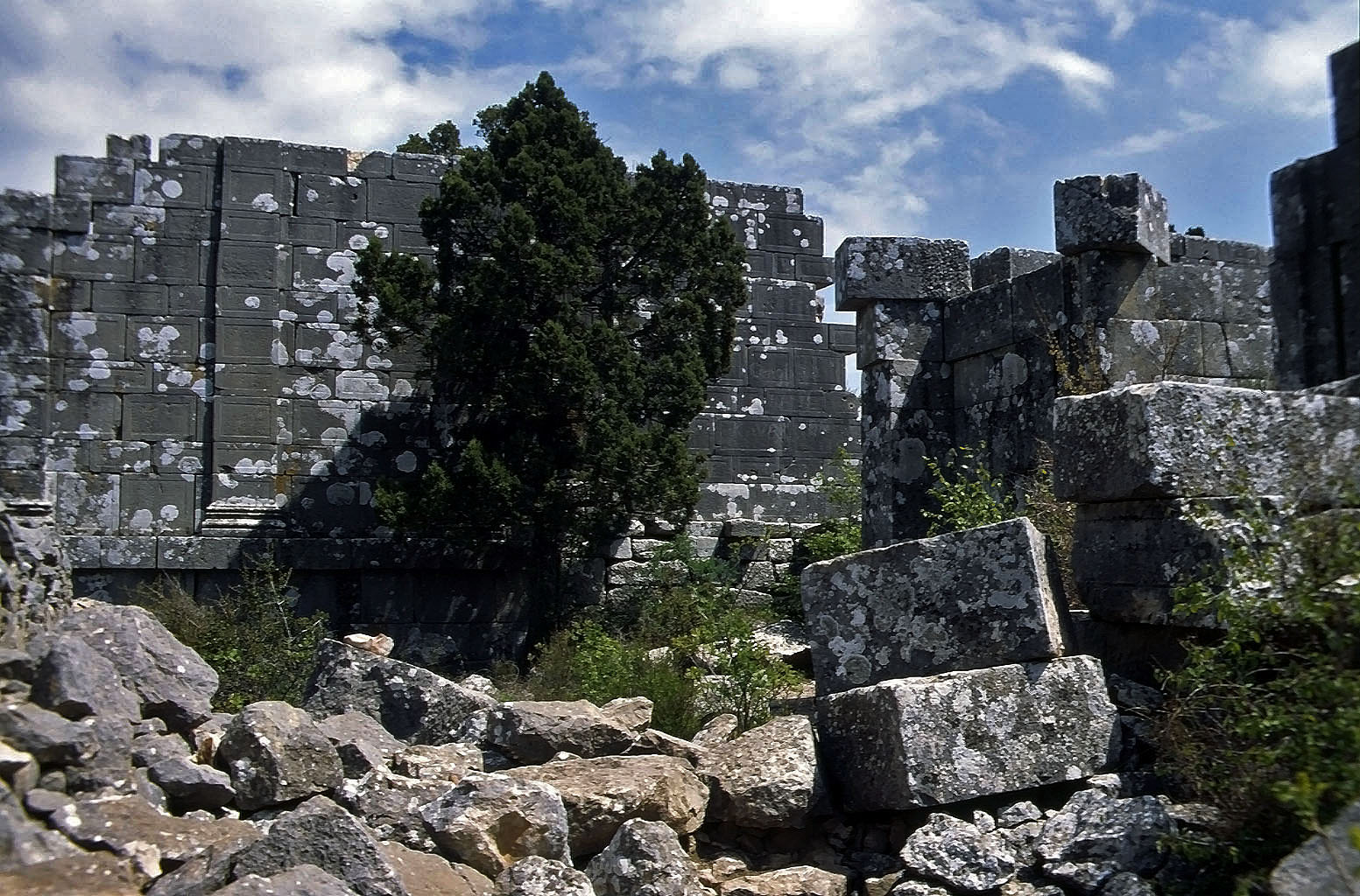 01.05.1993 | Bouleuterion | kunstvoll gestaltete Aussenmauern