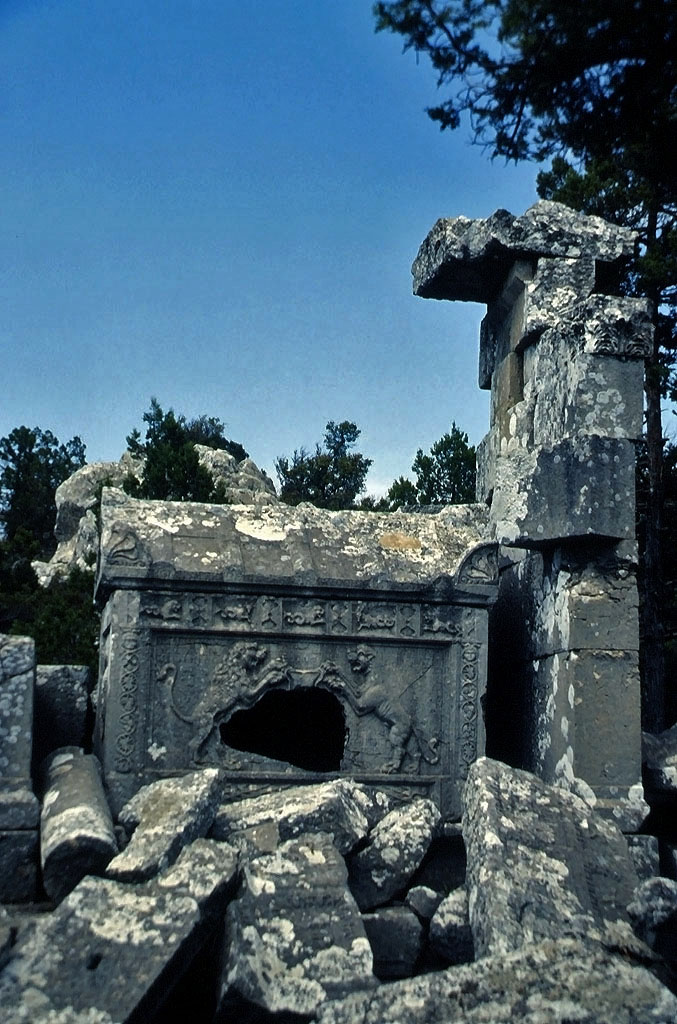 01.05.1993 | Nekropole | Löwensarkophag