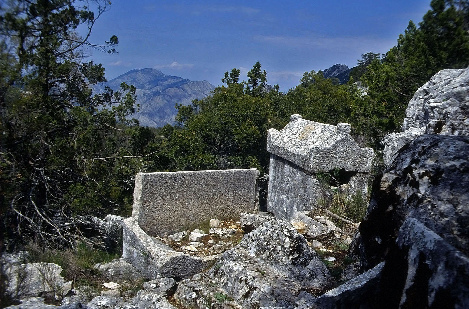01.05.1993 | Nekropole | Sarkophage mit Ausblick