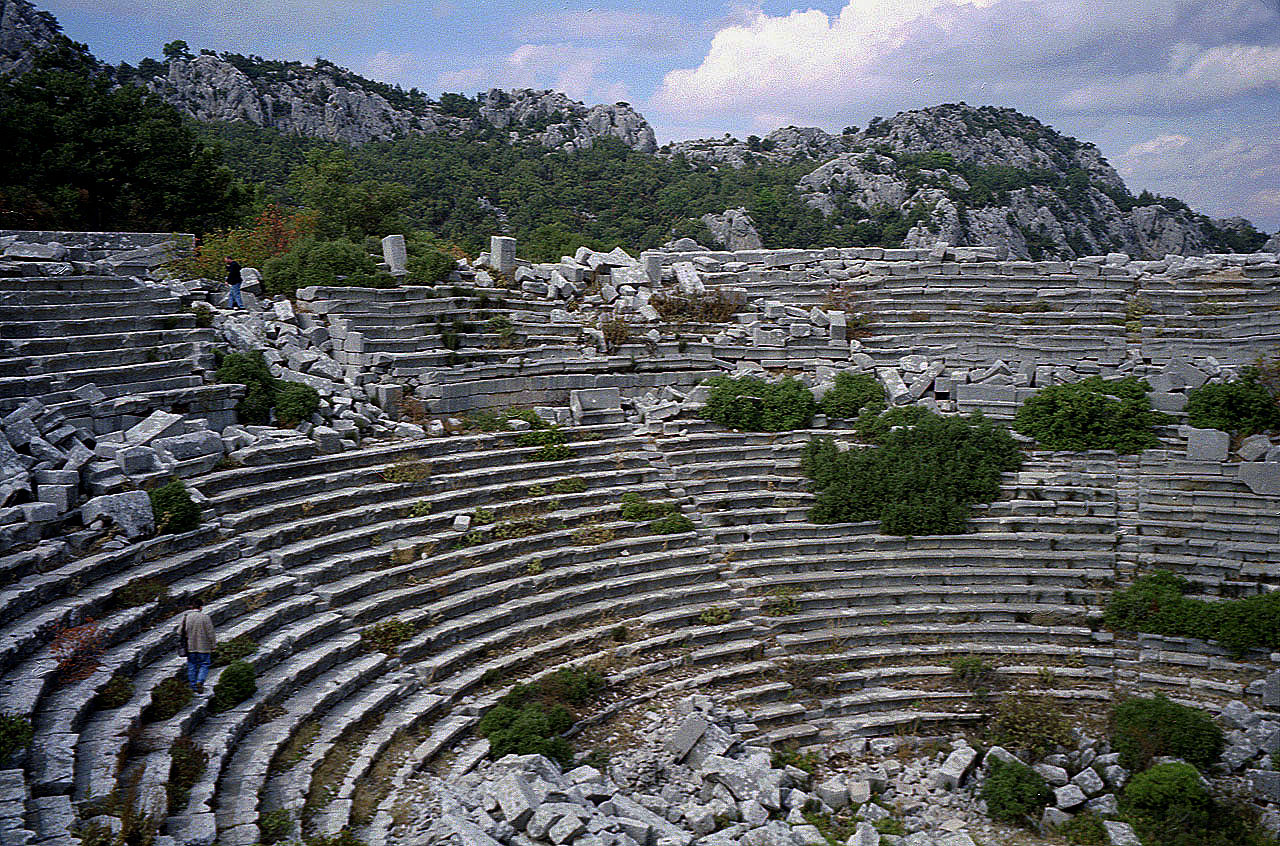 06.11.1994 | Theater   | Sitzreihen vor den Bergen
