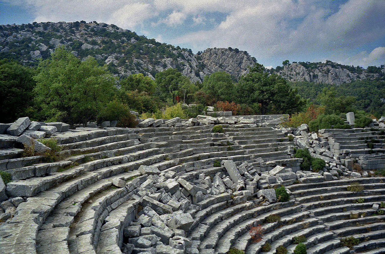 06.11.1994 | Theater   | Sitzreihen vor den Bergen